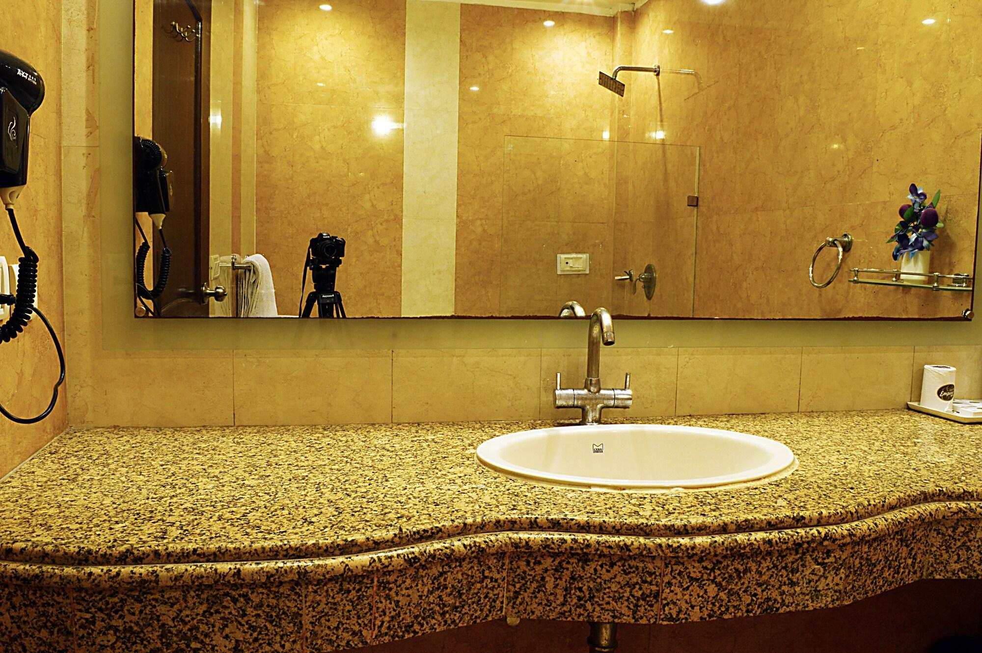 Hotel Emperor Palms Νέο Δελχί Εξωτερικό φωτογραφία