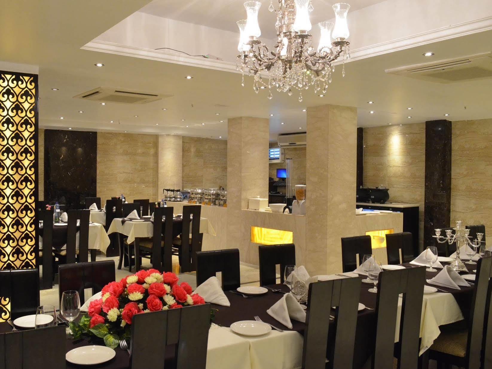 Hotel Emperor Palms Νέο Δελχί Εξωτερικό φωτογραφία